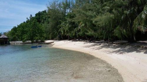 Batudaka Island Cabin | Fadhila cottage and dive resort