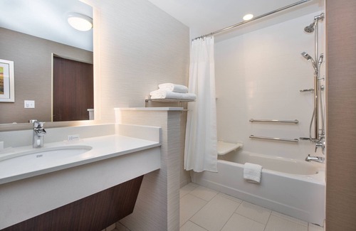 Downtown Dayton Hotel | Fairfield Inn & Suites by Marriott Dayton