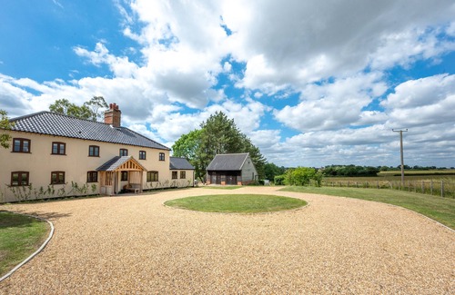 Halesworth House | Fairstead - Four Bedroom House, Sleeps 8