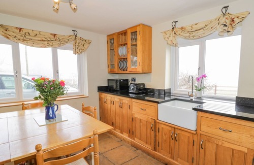 Angelbank Cottage | FAIRVIEW HOUSE, pet friendly, with open fire in Hopton Wafers