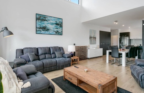 Normanville House | Fairway 1 - 9/19 Troon Drive
