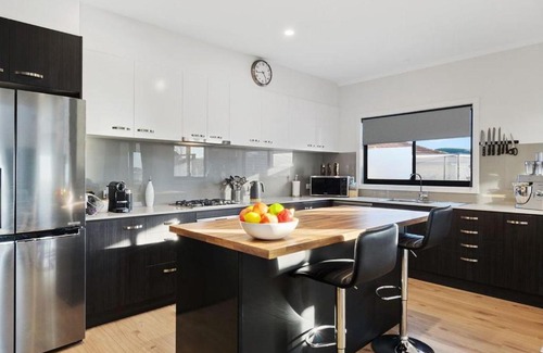 Normanville House | Fairway 1 - 9-19 Troon Drive