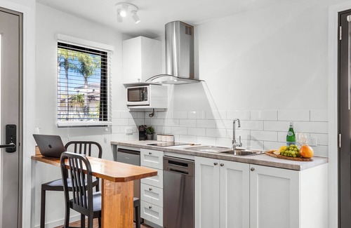 Connolly Cottage | Fairway Cottage Connolly 5 mins to golf course!