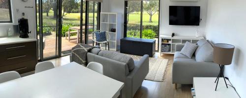 Coles Bay House | Fairways 2