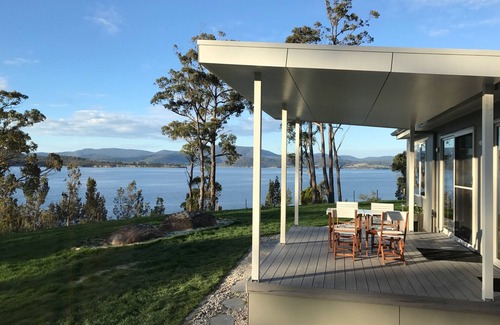 Brooks Bay Cottage | Fairwinds - Essentially Tas