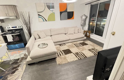 West Hill Condo | Falaise Flowers - Modern Uptown Toronto