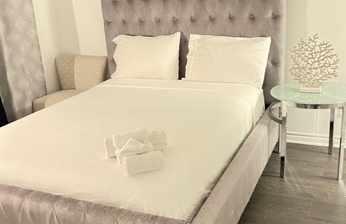 West Hill Condo | Falaise Flowers - Modern Uptown Toronto