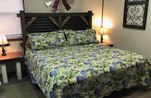 Zapata Cabin | Falcon 1 Cabin - The perfect fishing getaway - FENCED & GATED