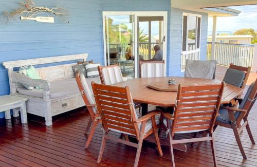 Falcon House | Falcon Bay Family Retreat