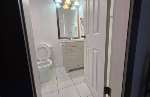 North Cowichan Hotel | Falcon Nest Motel