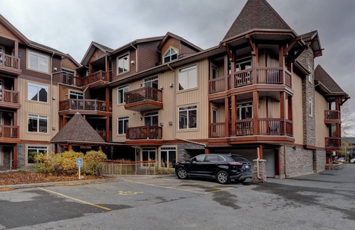 Canmore Apartment | FalconCrest 112 | Studio Suite with Hot Tub