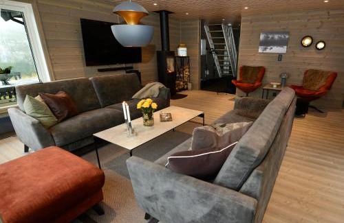 B House | Falkeblikk-Mountain cabin with majestic views