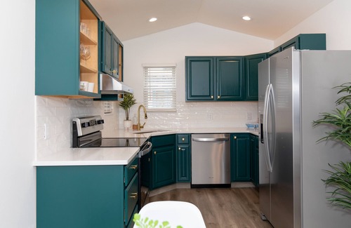 Sandusky House | Fall Dates! Vacay All Day - Close to CP, Sports Force, Islands