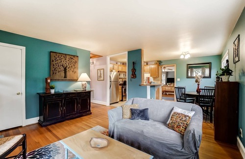 Oakhurst House | Fall Deal: 10% Off 3+ Night Stays Until Oct 31!