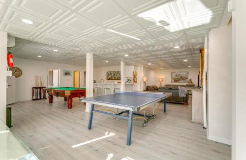 Scotts House | Fall Escape on Lookout Shoals Lake with Game Room!
