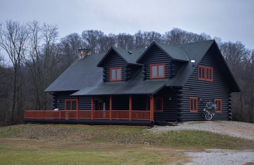 Rogers Cabin | Fall Foliage Cabin on Creek,Gravel Trail, Hot Tub&Sauna on 6acres 12 mins to DTR