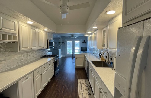 Decatur House | FALL IN LOVE! Lakefront, firepit w/FIREWOOD, family/dog friendly, SUP, Kayak