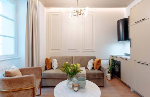 Old Town Apartment | Fall in love with the beautiful Old Town of Warsaw