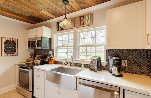 Waxahachie House | Fall Railway Station Stay- Sleeps 9