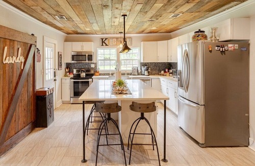 Waxahachie House | Fall Railway Station Stay- Sleeps 9