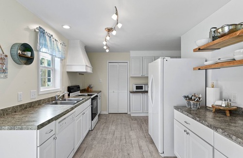 Milton House | Fall @ the Beach! Sea Witch & Jazz Festivals. Plus Art Galleries & Museums