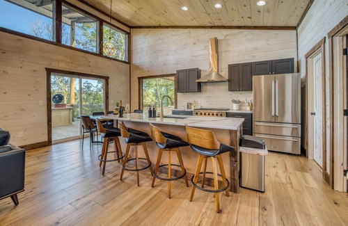 Mineral Bluff Cabin | Fall View*Outdoor Kitchen*Luxury*EPIC Pool