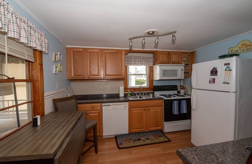 Wells Beach Cottage | FALL WEEKS STILL OPEN! Steps to the beach in Wells, perfect for families!