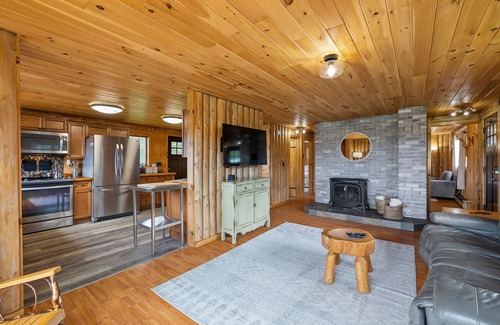 Jefferson Cabin | Fall’n Love in the White Mountains. Log Cabin. Views.