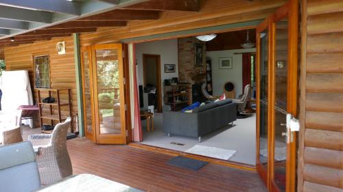 Wentworth Falls Villa | Falls Lodge - a Blue Mountains experience
