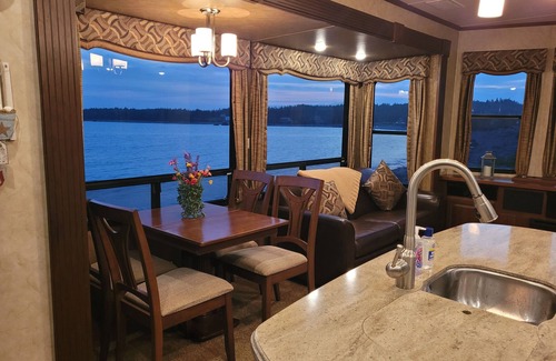 Yarmouth House | False Harbour Beach Paradise.nDirectly on the beach.nworlds highest tides