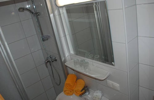 Klopein Bed & Breakfast | Family room- connecting door1 floor with balcony - Pension Agnes