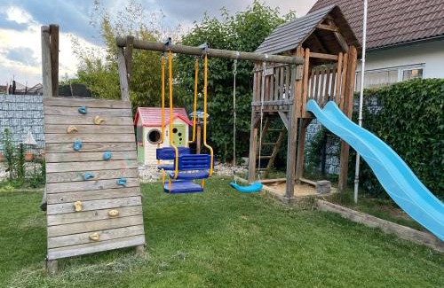 Memmingen House | Familien Ferienhaus in Memmingen 3 Zimmer mit 2 Bädern