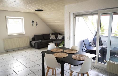 Lochbrucke Apartment | Familienfreundliche Ferienwohnung mit Wohlfühlbalkon und kostenlosem Parkplatz nahe Messe und Bodensee