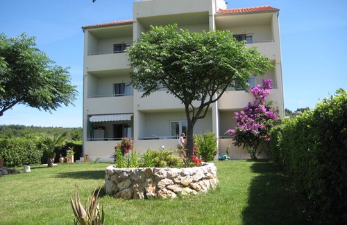 Ljubac Apartment | FAMILIES, GROUPS, SANDY BEACH, DISCOUNT, AIR CONDITIONING INCL.