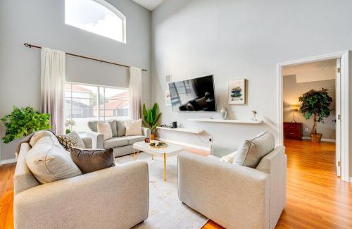 Solana House | Families Welcome Disney Area Home with Heated Pool!