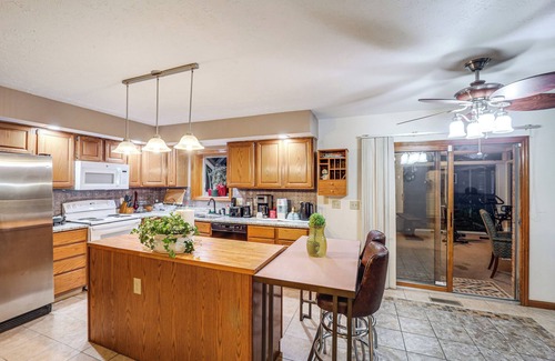 Dayton House | Families Welcome! Spacious Suburban Home in Dayton