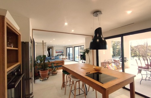 Saint-Vincent-de-Barbeyrargues Villa | Familly home with large pool and garden near Montpellier