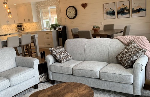 Quadra Island House | Family adventures await in this ocean front house! (Pet friendly!)n