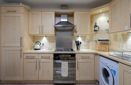 Leith Apartment | Family and Friends 5-bed 2 bathroom Pilrig apartment