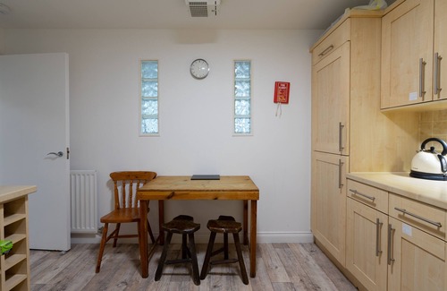 Leith Apartment | Family and Friends 5-bed 2 bathroom Pilrig apartment