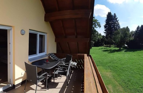 Einturnen Apartment | Family and group trips, country house with farm, balcony, WLAN