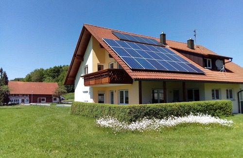 Einturnen Apartment | Family and group trips, country house with farm, balcony, WLAN