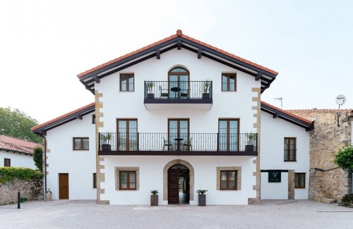 Villaverde de Pontones Apartment | Family apartment (handicapped accessible) with private garden