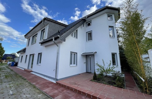 Ahrensfelde Apartment | Family apartment w. Double bed room & 1 extra bed 16 km v. Alexanderplatz Berlin