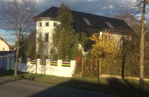 Ahrensfelde Apartment | Family apartment w. Double bed room & 1 extra bed 16 km v. Alexanderplatz Berlin