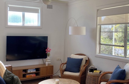 Termeil House | Family beach house in Lake Tabourie - walk to beach and lake!