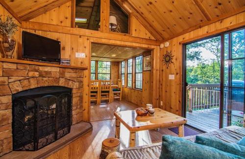 Points House | Family Cabin on 6 Acres with Lake Access and Hot Tub!