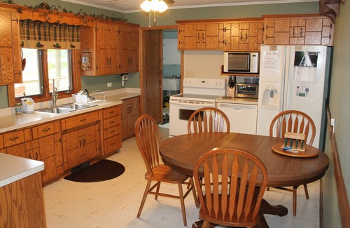 Bay Lake Cabin | Family Cabin on Beautiful Bay Lake-RELAX-Large Lakeside Deck, Yard, Private Dock