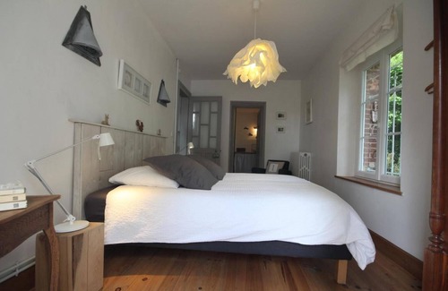 Hugleville-en-Caux Other | Family chateau in the middle of its large wooded park.