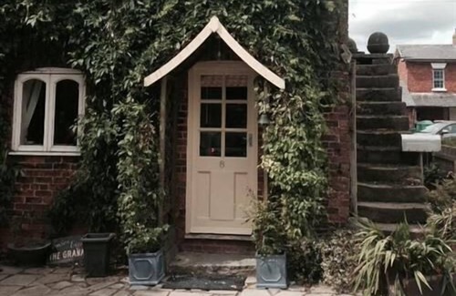 York Cottage | Family Cottage Private Bathroom with Garden View at Skipbridge Farm Cottages